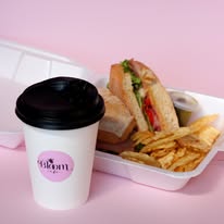Combo café y papas Bloom Café